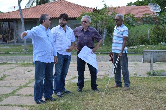 Prefeito Bernildo Val visita local que será construída Quadra Poliesportiva em Buriti dos Lopes - Imagem 4