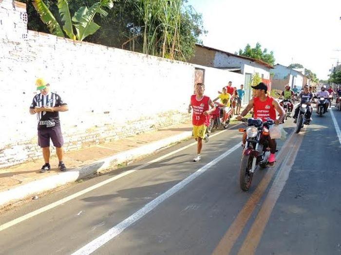 Prefeitura entrega premiações a atletas e anuncia competições - Imagem 1