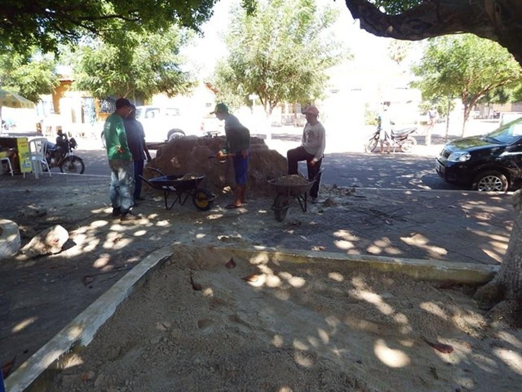 Prefeitura de Esperantina realiza reforma da Praça da Matriz