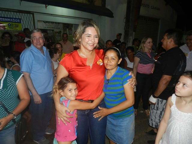 Candita Janainna Marques realiza reunião em Esperantina - Imagem 22