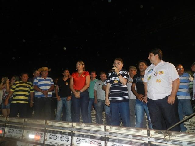 Candita Janainna Marques realiza reunião em Esperantina - Imagem 25