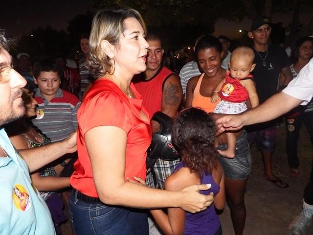 Candita Janainna Marques realiza reunião em Esperantina - Imagem 3