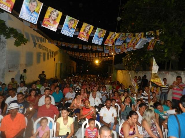 Candita Janainna Marques realiza reunião em Esperantina - Imagem 27