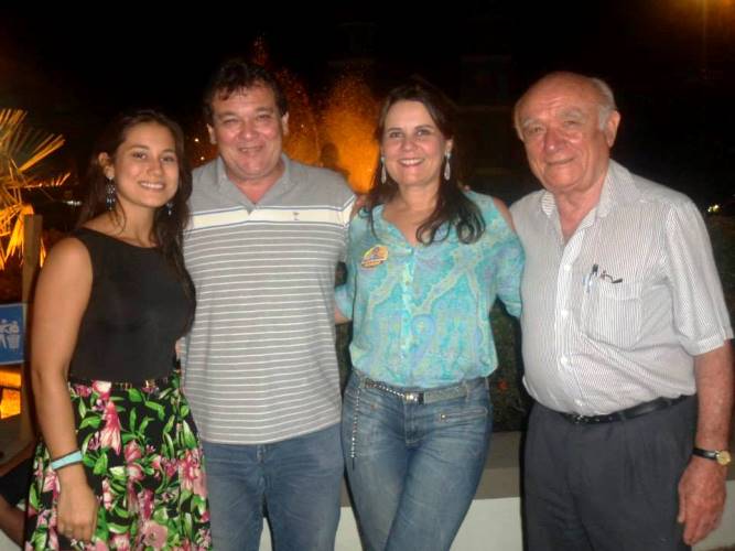 Prefeito Gustavo Medeiros prestigia programação na Praça de Alimentação - Imagem 1