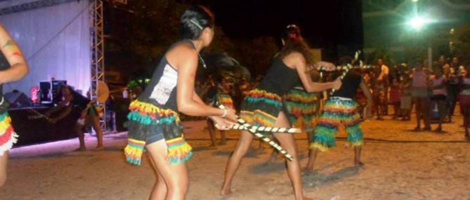 Prefeito Gustavo Medeiros prestigia programação na Praça de Alimentação