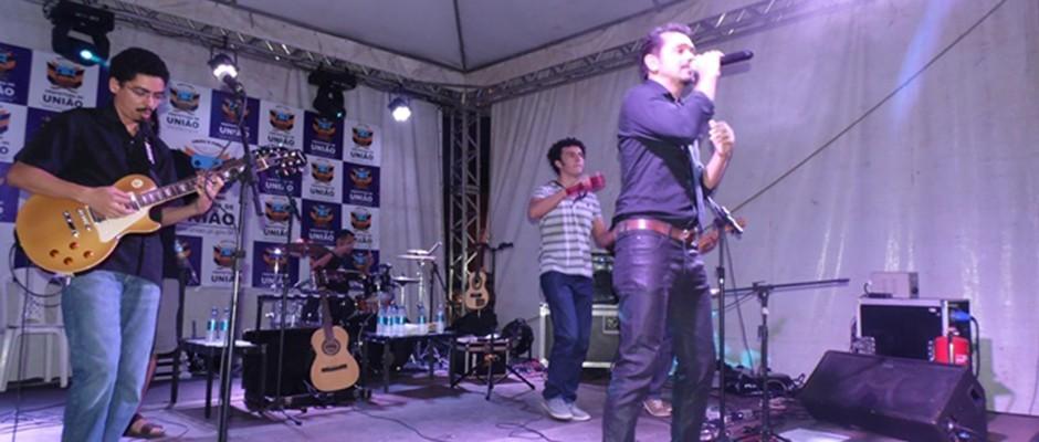 Público aprova atrações no palco da Praça de Alimentação