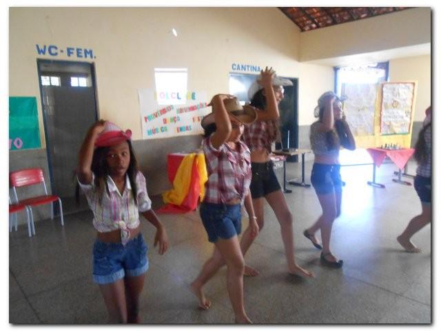 Escola Municipal João de Sousa Leal realiza atividades do Projeto Arte e Cultura na Escola. - Imagem 37