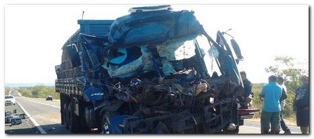 Grave acidente com dois caminhões deixa vítima fatal em Inhuma - Imagem 1