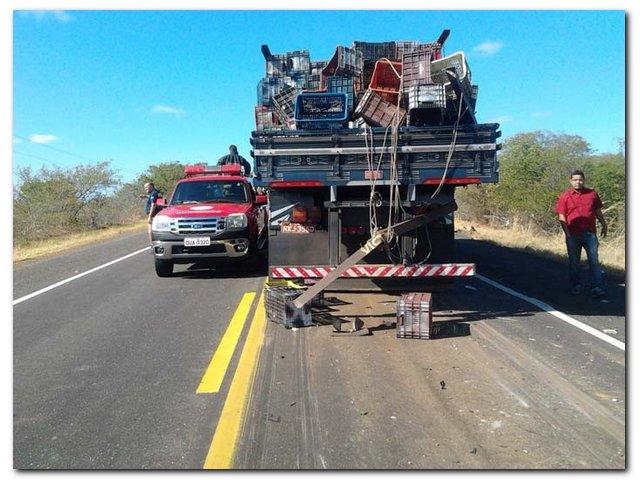 Grave acidente com dois caminhões deixa vítima fatal em Inhuma - Imagem 3