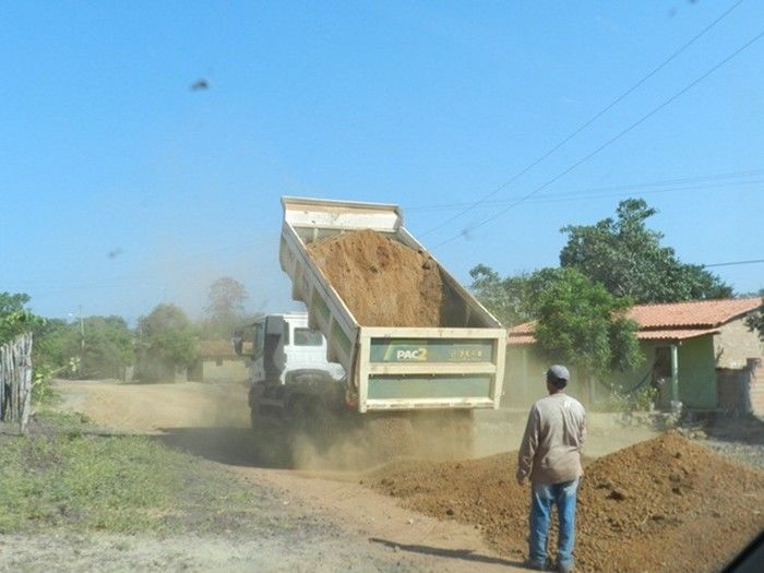 Prefeitura recupera estradas da comunidade Vassouras  - Imagem 1