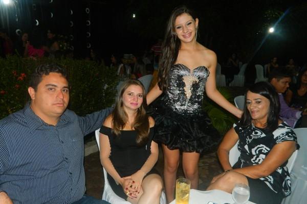 Aniversário de Zayra Meneses comemorado em grande estilo - Imagem 27