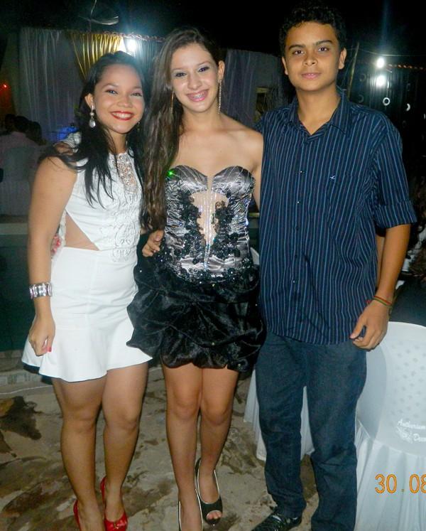 Aniversário de Zayra Meneses comemorado em grande estilo - Imagem 13