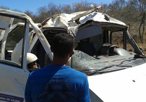 Ambulância de Santa Rosa capota na PI-236 e deixa três feridos - Imagem 2