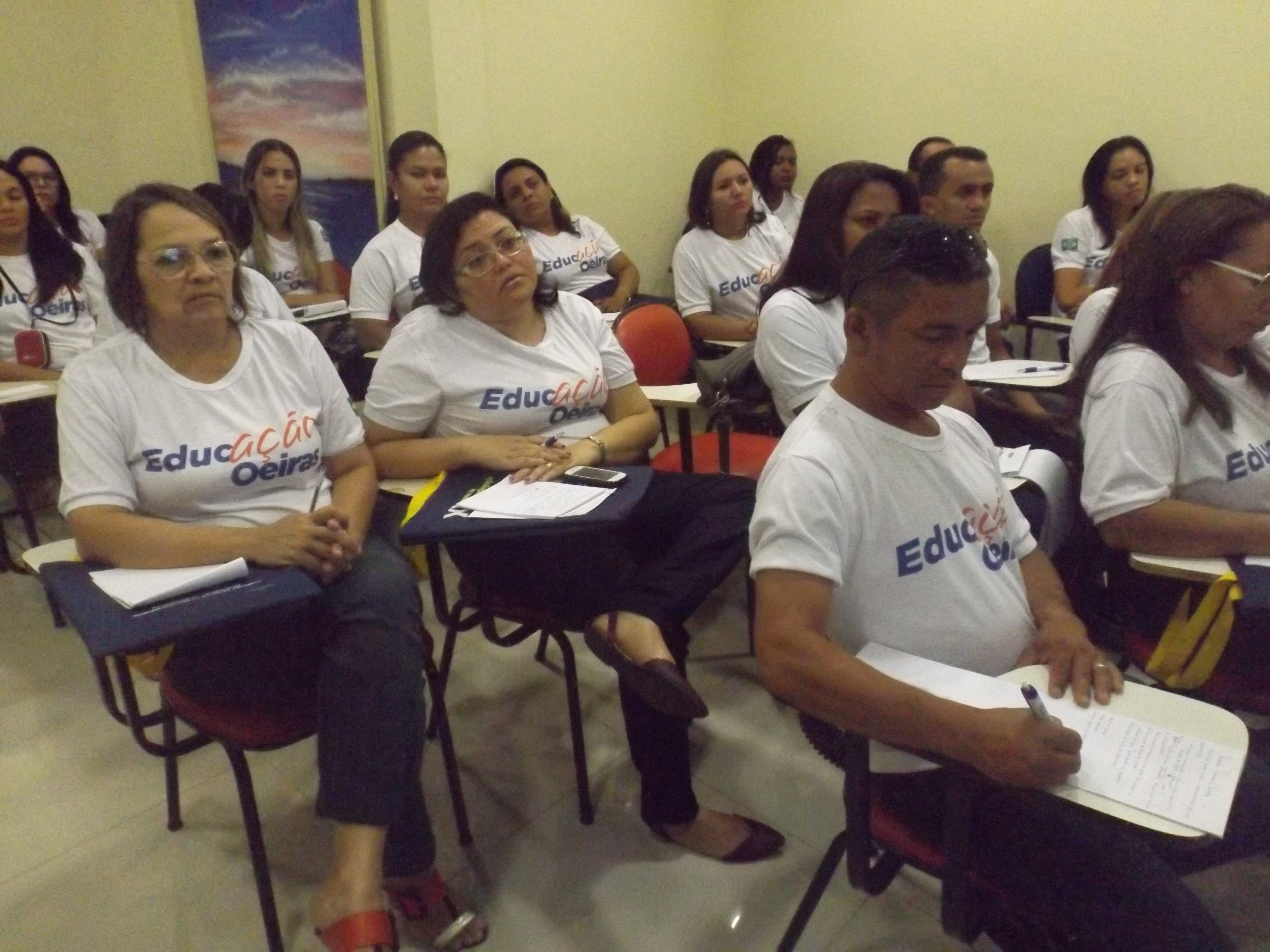 Equipe de educadores de Oeiras participa de qualificação com especialista português