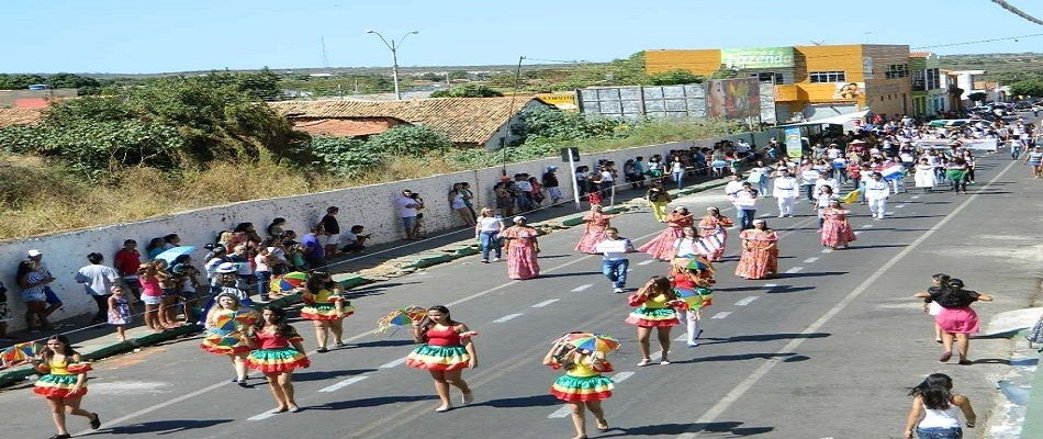 Desfile cívico temático se consolida em Pedro II
