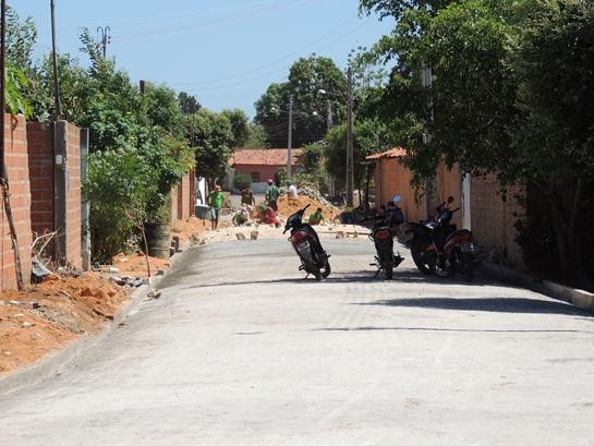 Bairros recebem obras de calçamento em Água Branca - Imagem 2