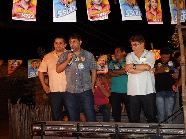 Ex-prefeito de Esperantina Lourival Bezerra participa de reunião politica no Canto da Palmeira - Imagem 1