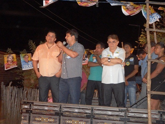 Ex-prefeito de Esperantina Lourival Bezerra participa de reunião politica no Canto da Palmeira - Imagem 2