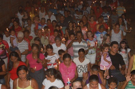 Centenas de fiéis participam da procissão de abertura em honra ao Sagrado Coração de Jesus - Imagem 10