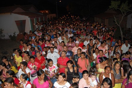 Centenas de fiéis participam da procissão de abertura em honra ao Sagrado Coração de Jesus - Imagem 5