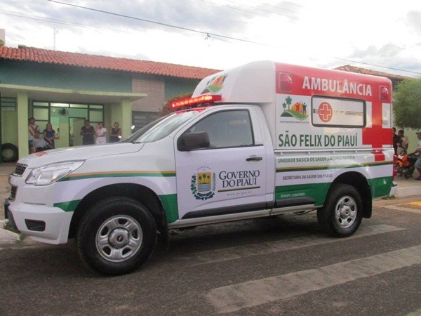 Prefeito Reginaldo recebe nova ambulância para São Félix do Piauí - Imagem 6