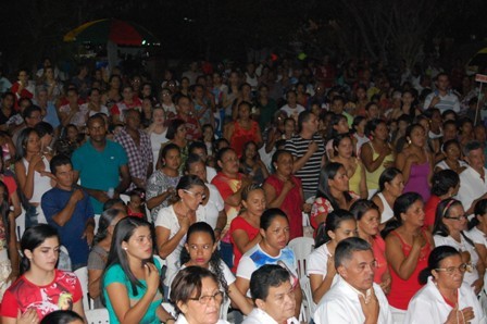 Centenas de fiéis participam da procissão de abertura em honra ao Sagrado Coração de Jesus - Imagem 28