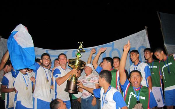 Prefeito Tintin participa de final de campeonato de futebol - Imagem 2