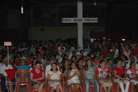 Centenas de fiéis participam da procissão de abertura em honra ao Sagrado Coração de Jesus - Imagem 21