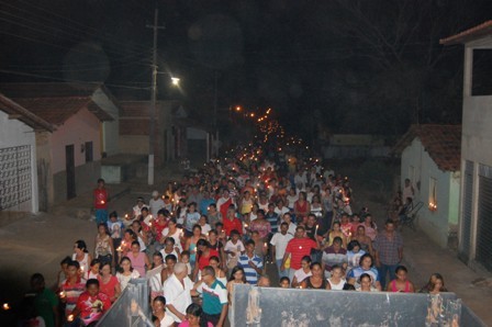 Centenas de fiéis participam da procissão de abertura em honra ao Sagrado Coração de Jesus - Imagem 12