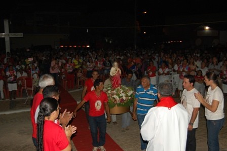 Centenas de fiéis participam da procissão de abertura em honra ao Sagrado Coração de Jesus - Imagem 29