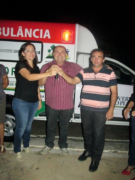 Prefeito Reginaldo recebe nova ambulância para São Félix do Piauí - Imagem 1