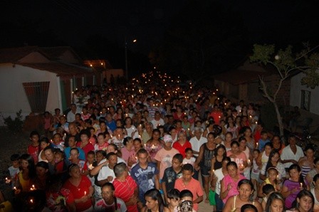 Centenas de fiéis participam da procissão de abertura em honra ao Sagrado Coração de Jesus - Imagem 3