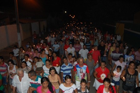 Centenas de fiéis participam da procissão de abertura em honra ao Sagrado Coração de Jesus - Imagem 14