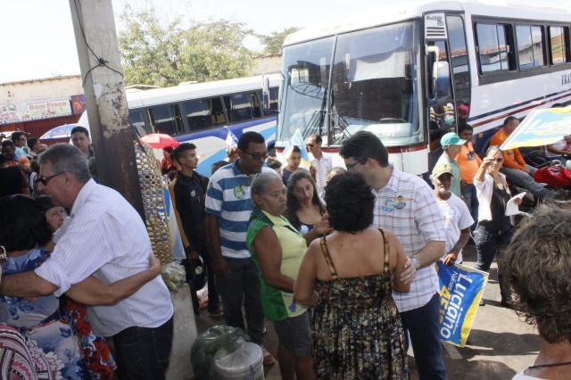 Luciano Nunes participa de caminhada pela feira no centro comercial de Miguel Alves - Imagem 43