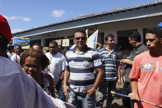 Luciano Nunes participa de caminhada pela feira no centro comercial de Miguel Alves - Imagem 48
