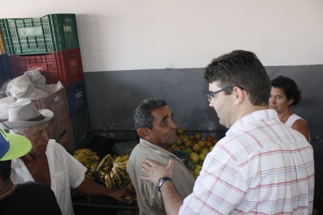 Luciano Nunes participa de caminhada pela feira no centro comercial de Miguel Alves - Imagem 49