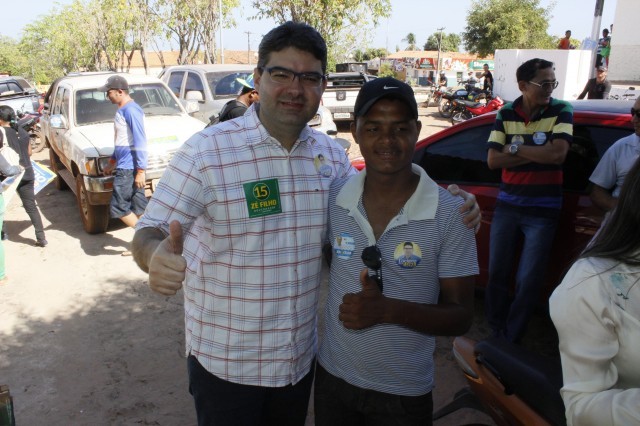 Luciano Nunes participa de caminhada pela feira no centro comercial de Miguel Alves - Imagem 11
