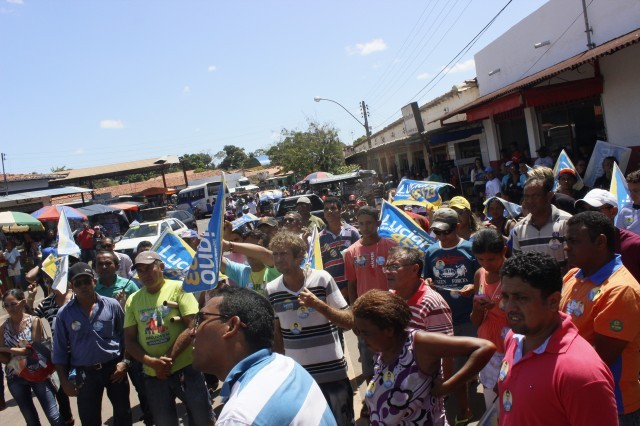 Luciano Nunes participa de caminhada pela feira no centro comercial de Miguel Alves - Imagem 63