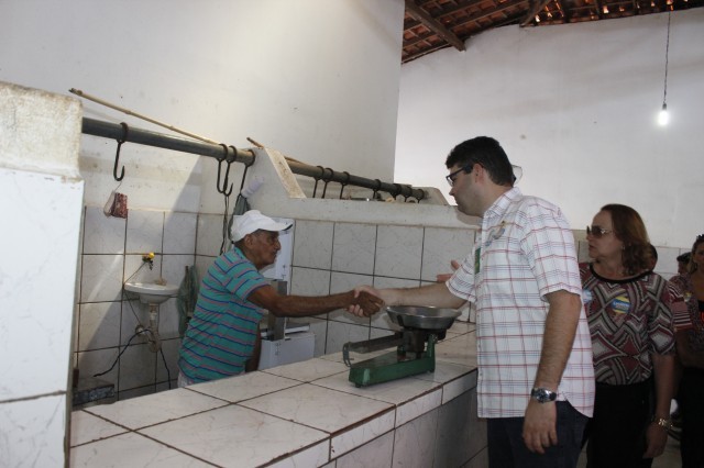 Luciano Nunes participa de caminhada pela feira no centro comercial de Miguel Alves - Imagem 51