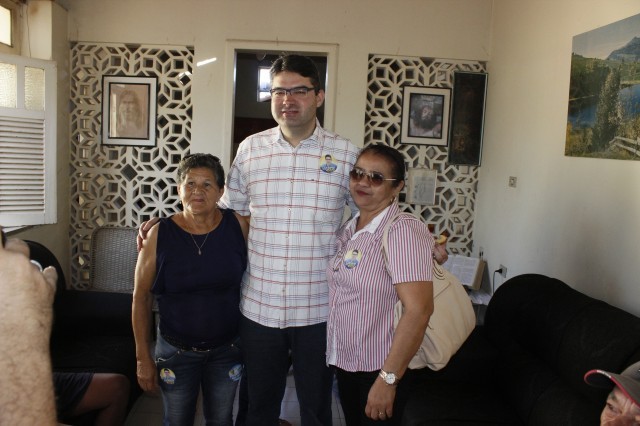 Luciano Nunes participa de caminhada pela feira no centro comercial de Miguel Alves - Imagem 5