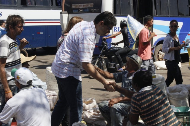 Luciano Nunes participa de caminhada pela feira no centro comercial de Miguel Alves - Imagem 54