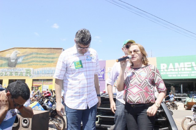 Luciano Nunes participa de caminhada pela feira no centro comercial de Miguel Alves - Imagem 57