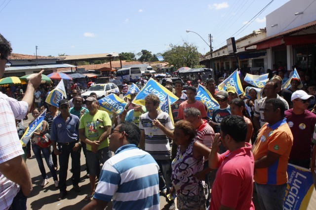 Luciano Nunes participa de caminhada pela feira no centro comercial de Miguel Alves - Imagem 23