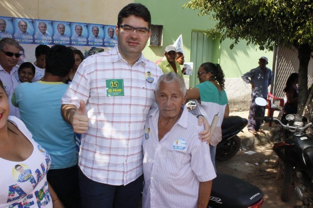 Luciano Nunes participa de caminhada pela feira no centro comercial de Miguel Alves - Imagem 15
