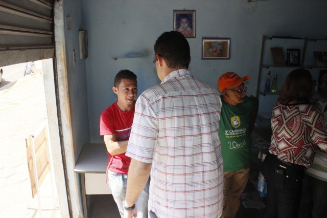 Luciano Nunes participa de caminhada pela feira no centro comercial de Miguel Alves - Imagem 18