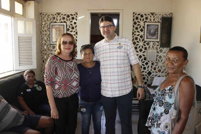 Luciano Nunes participa de caminhada pela feira no centro comercial de Miguel Alves - Imagem 6