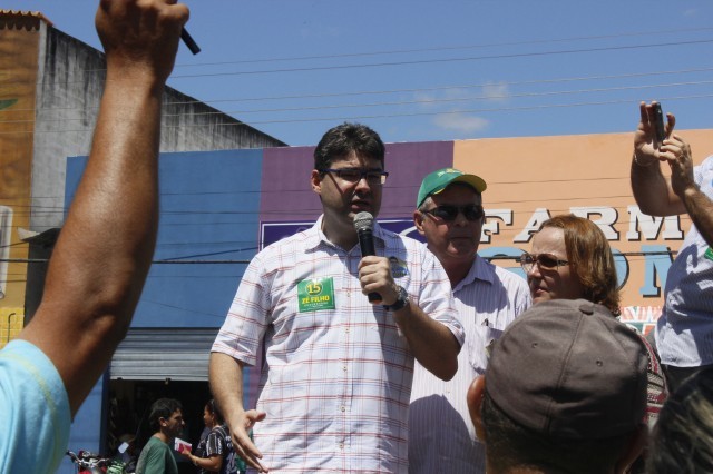 Luciano Nunes participa de caminhada pela feira no centro comercial de Miguel Alves - Imagem 25