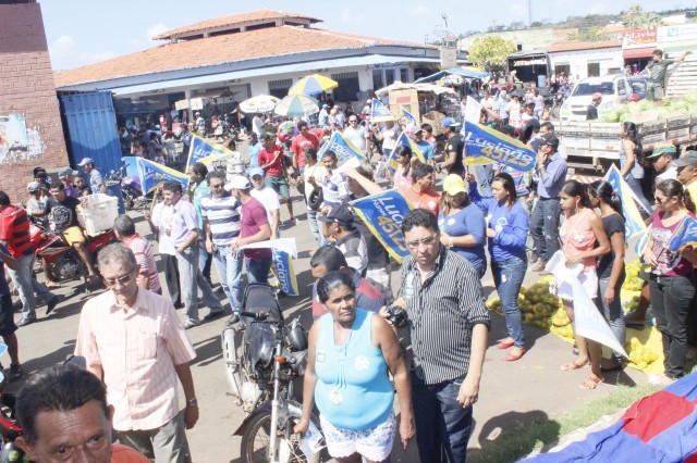 Luciano Nunes participa de caminhada pela feira no centro comercial de Miguel Alves - Imagem 41