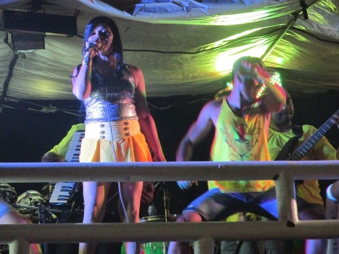 Trio Elétrico Nem Motos faz encerramento dos festejos  no bairro Vila em Agricolândia - Imagem 14