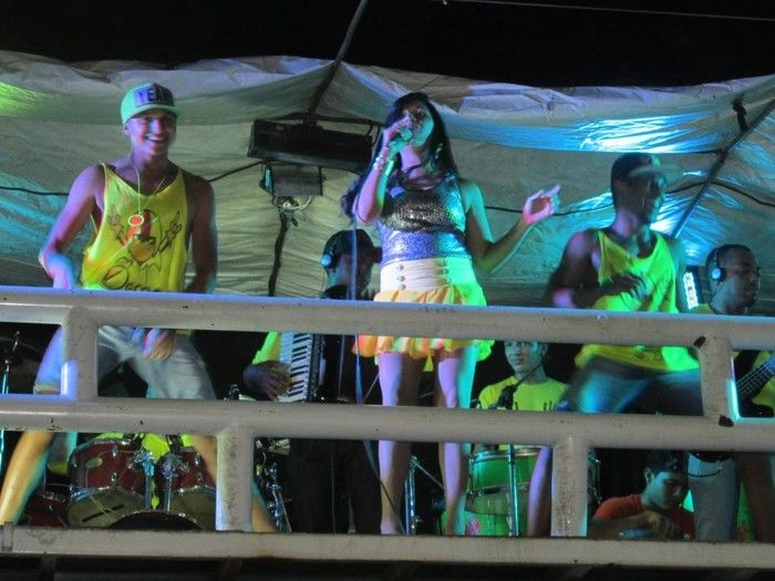 Trio Elétrico Nem Motos faz encerramento dos festejos  no bairro Vila em Agricolândia - Imagem 4